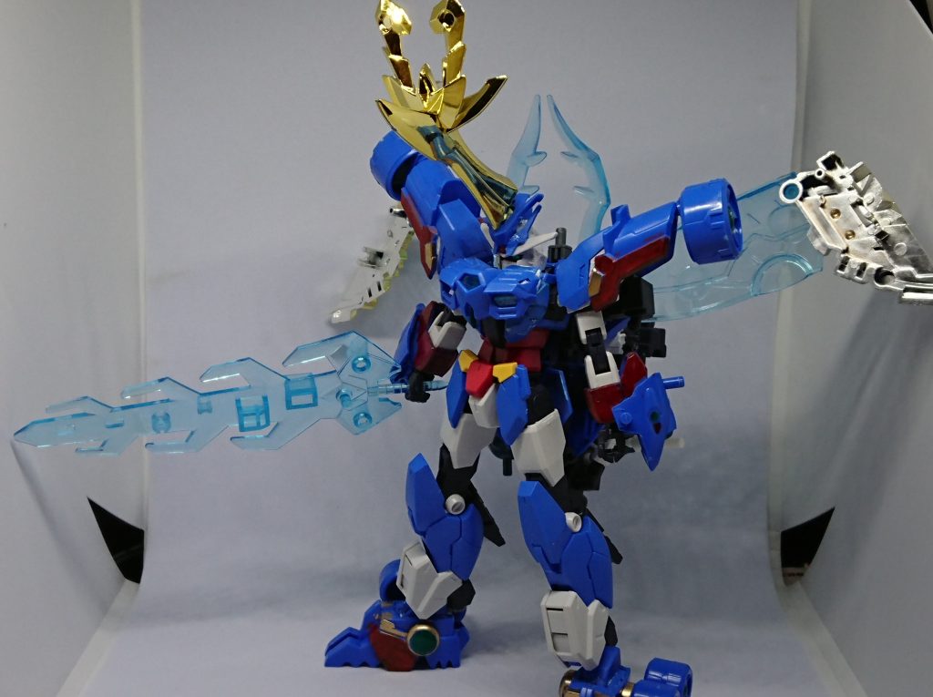 合体して本番、ビートルガンダム
脚はもっとゴツいほうが似合いそうですけど鎧に纏める都合でそのままです