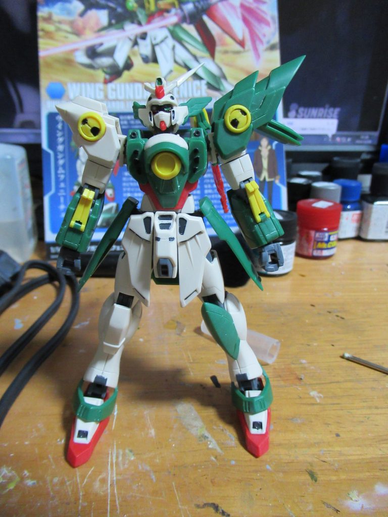 塗装は水性ホビーカラーとエナメルの部分塗装のみです。(胸の黄色いパーツを付け忘れました。)