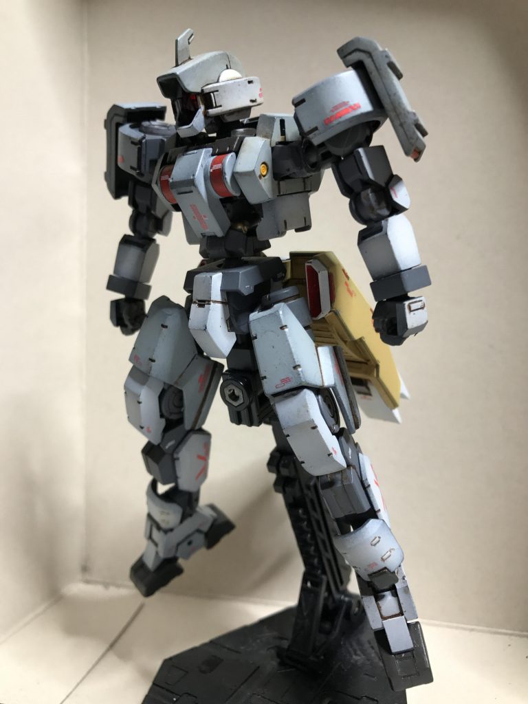 極力パーツの製面と甘めなモールドの彫り直しは行ってます。