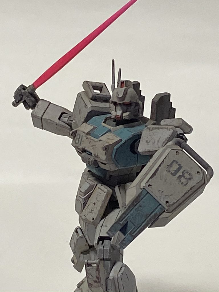 下地にオキサイドサフ、その上にシリコンバリアを塗布。
塗装色をはがしでウェザリングです。