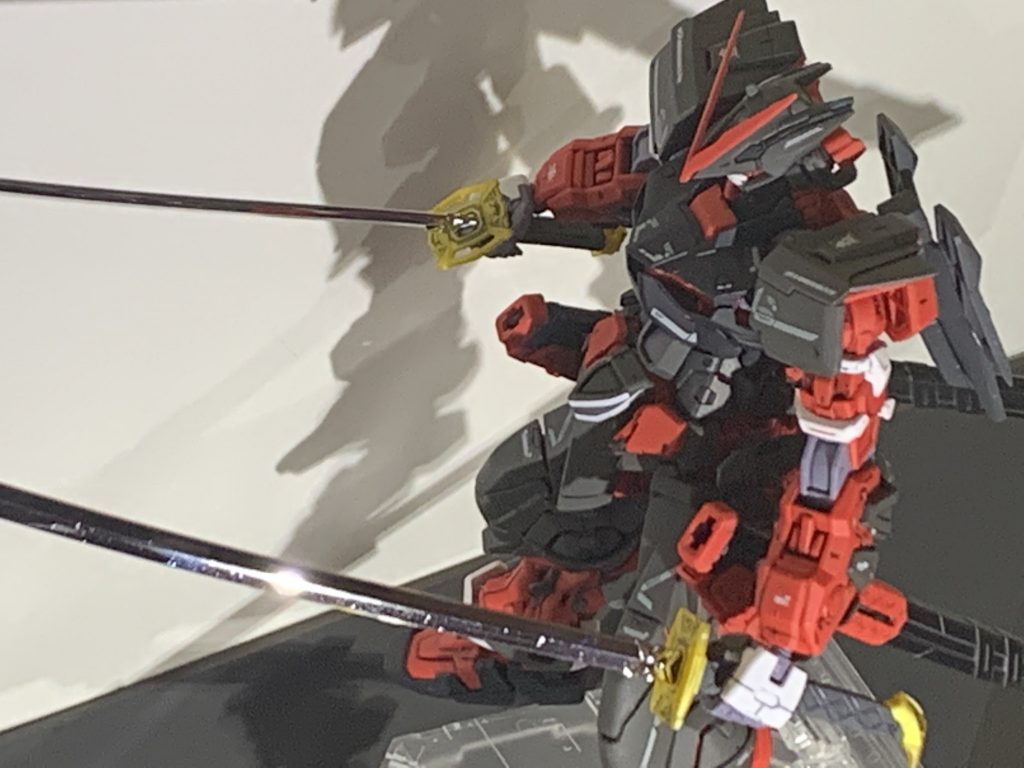 刀身がメッキなのでギラギラしてます。