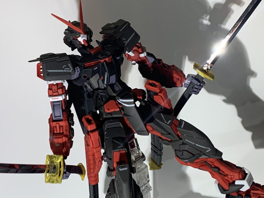 いい感じに光が反射した一枚。
以上「アストレイグリード」でした。