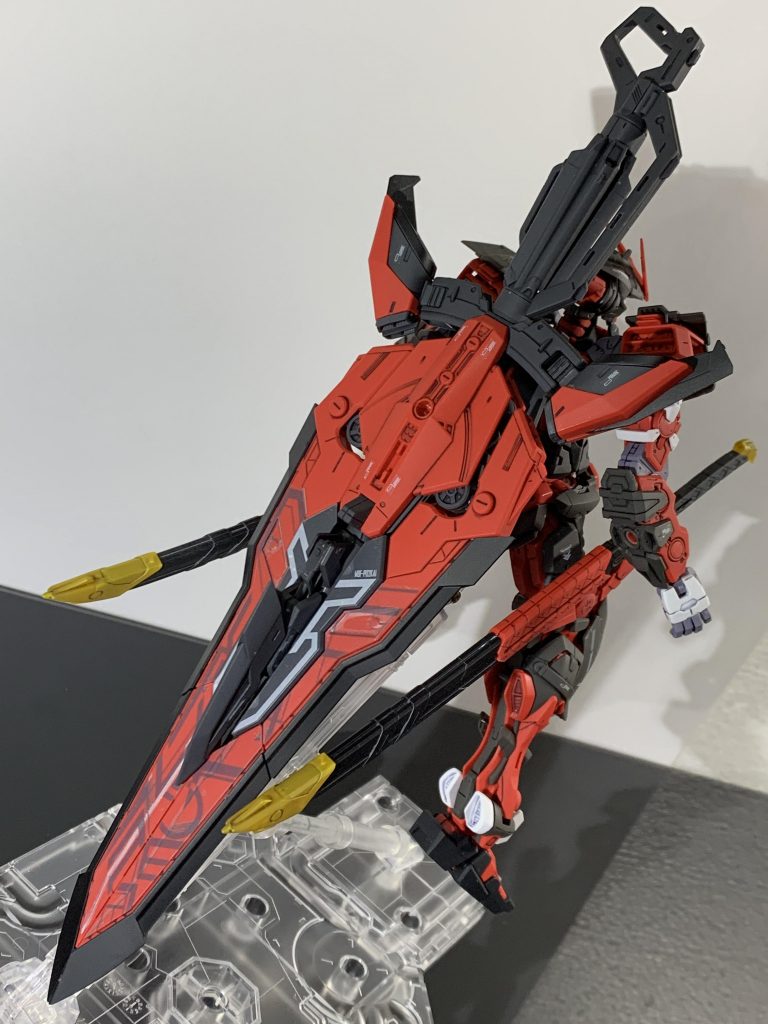 ソードのまま背負えます。