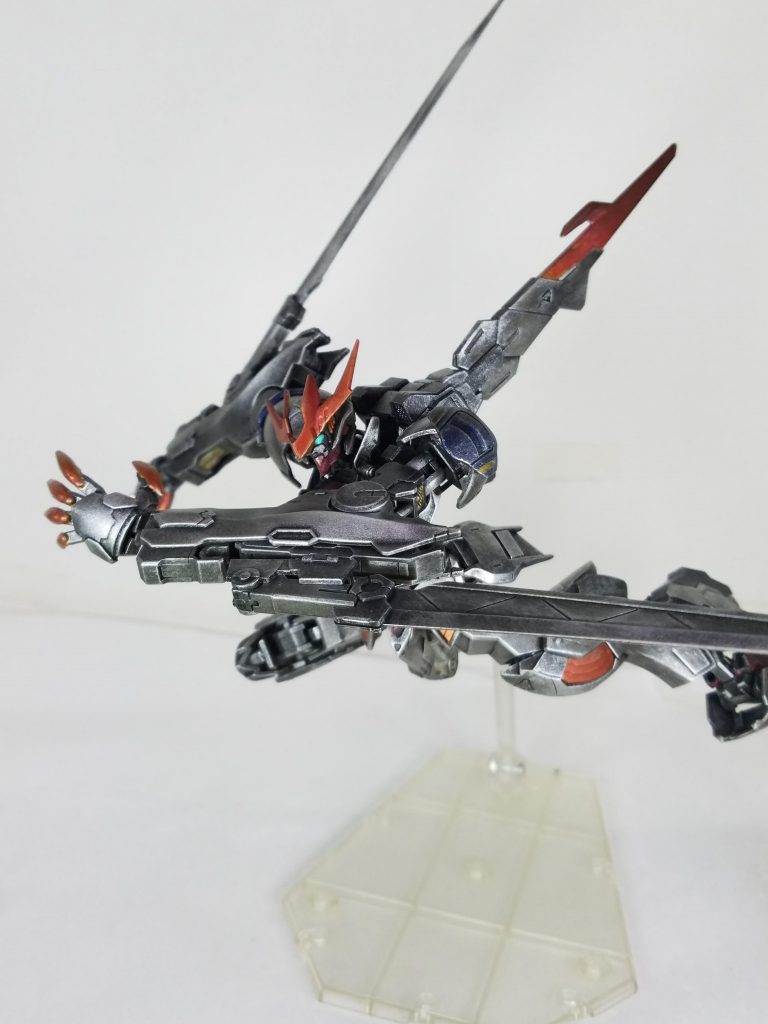 勢い良く、飛び掛かる。