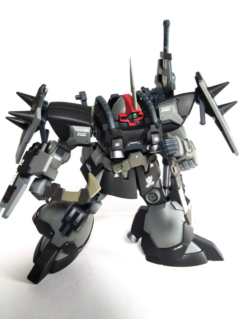 ヒザのクローは取り付け向きを上下逆にして凹凸を強調しました。