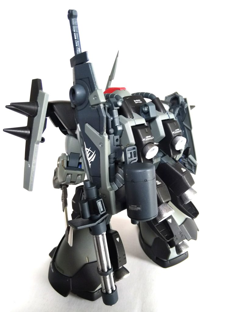 無改造でガトリングシールドを背中に懸架できます