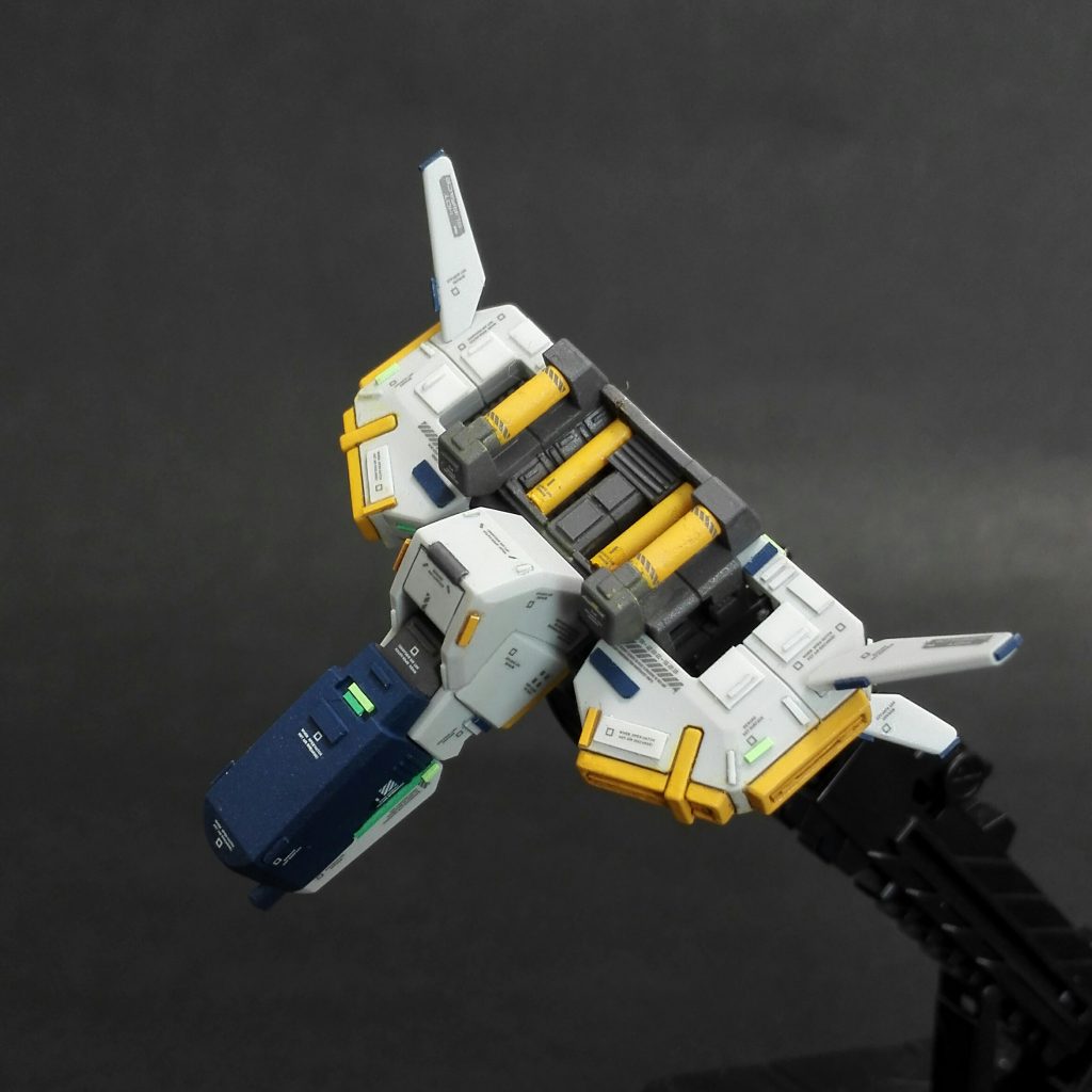 まずはプリムローズ単体の画像からです。2019年12月に現在でもHG版が予約販売されていますがこちらは白一色のFG版から頑張って造ってみました。