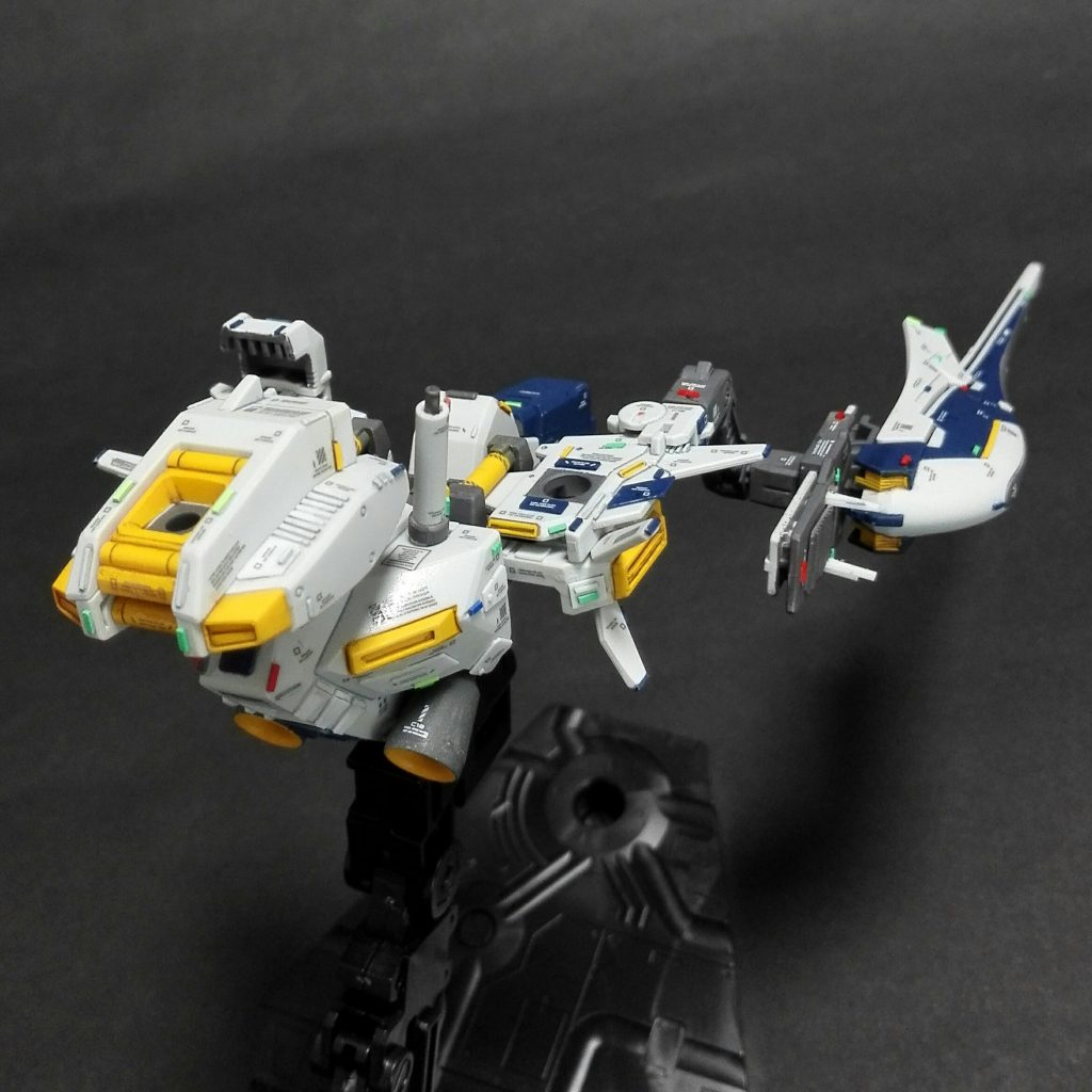 右翼の武装をミサイル・ポッドから試作型ウィンチ・キャノン(メガ粒子砲)に換装して良く目にするプリムローズ(第1種兵装)へ。ユニークなシルエットに魅力を感じます。