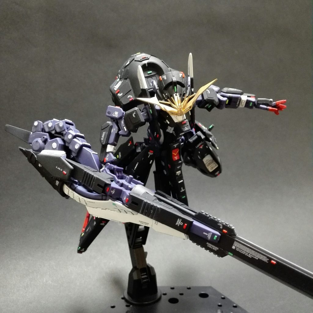 ガンダムTR-6ウーンドウォートに特徴的なブレード・アンテナはプラバンから造ってます。