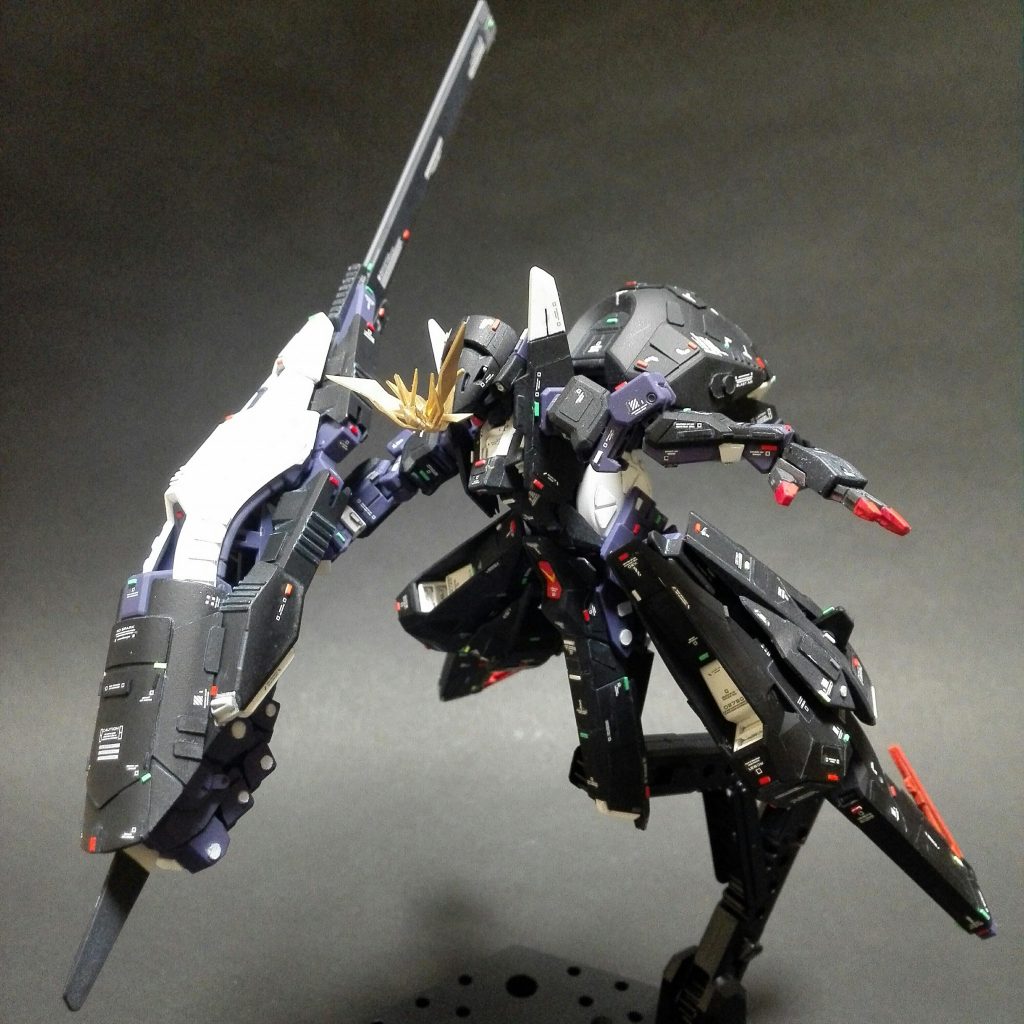 付属のコンポジット・シールド・ブースタを装備させての全体像です。ハンド・パーツはビルダーズパーツを使っています。