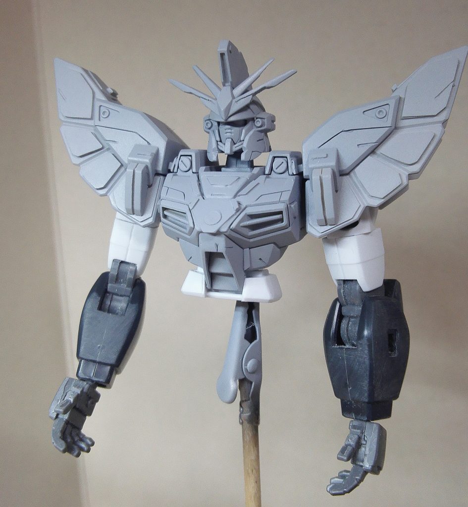 肩にプラ板を二枚重ねて貼って立体感を出すようにしますたｗ
あとは気の向くままにデザインナイフで切り込んだアンテナｗ