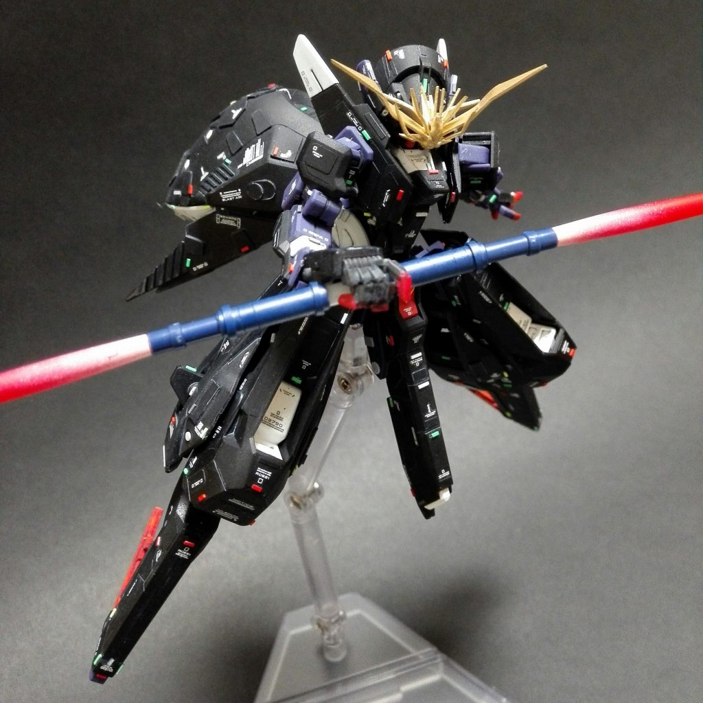 ビーム・サーベル×2を連結させて『機動戦士ガンダムSEED』のフリーダムのアンビデクストラス・ハルバート風の武装もプラパイプから造ってみました。