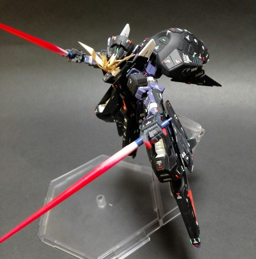 更にビーム・サーベルを追加して二刀流へ。