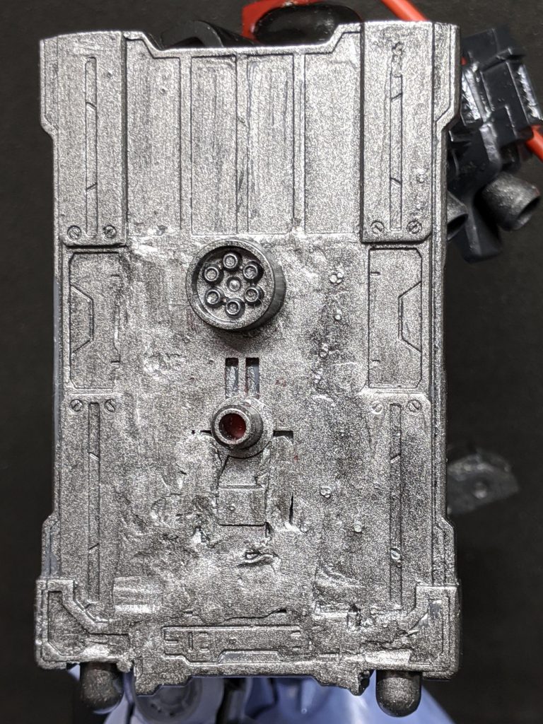 多目的シールド

ビームサーベルとバルカン砲、ビーム撹乱膜ミサイルを搭載したシールド。
後のギャンのシールドの開発に至っている。