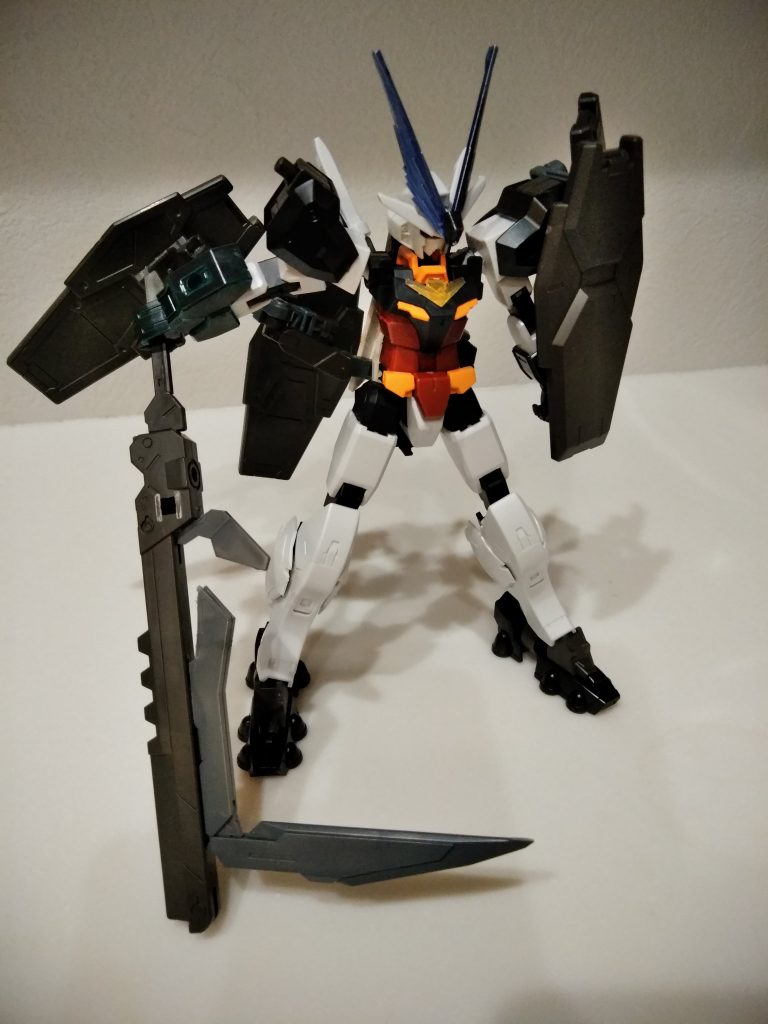 肩のシールドを
腰部、背部に接続し羽を広げたようなシルエットにできます
デスサイズを意識