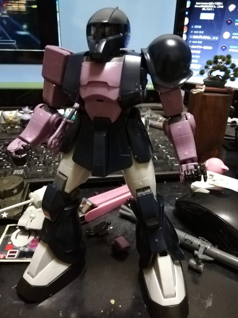 実は元キットは黒い三連星ザクⅠでした。だってノーマルなザクⅠの中古価格高くなってたんだもの…。
早く旧ザク2.0出てほしいですね。