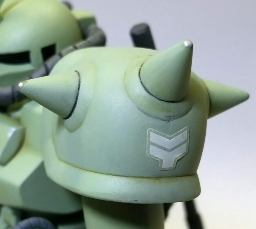 (zion_emb)ノイエンビッターの階級は、少将というわけでデカールとスパイク・アーマーにハゲチョロ塗装をしてみました。