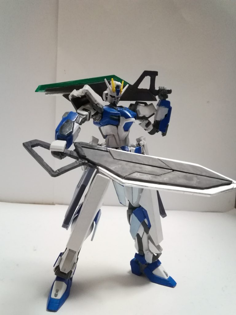 追加:スカイストライク専用武装ソードライフルⅡことツヴァイブレードを装備した状態です(そのうちこいつ単体であげるかもです)