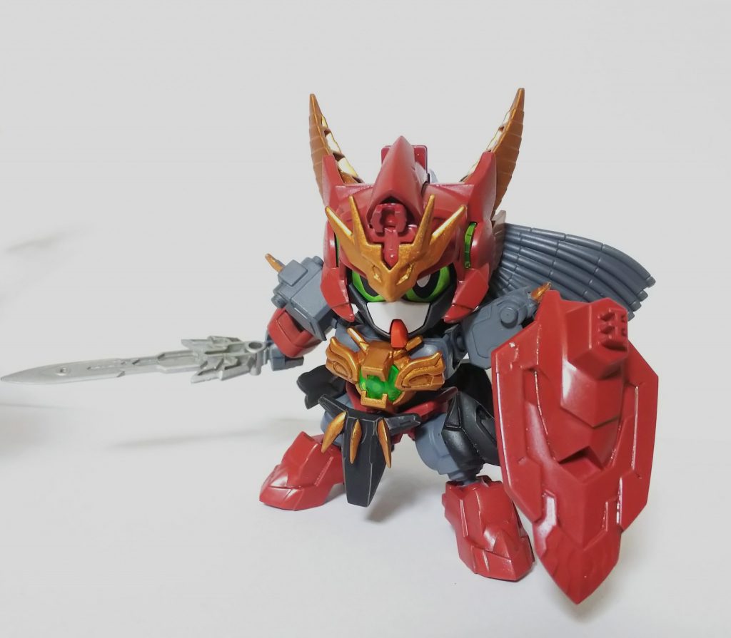 機竜士ヴァルキランダー
脚を短くし、腰回りアーマーを付けました。
目も黒目にしてます。