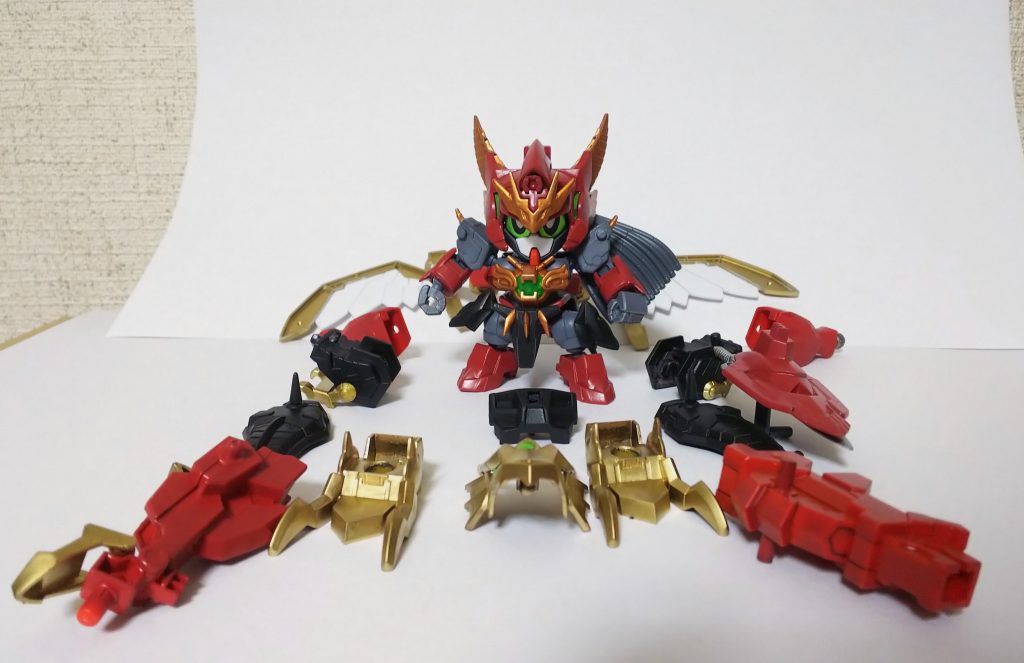 ガンドラゴン分解
新規で追加したパーツはストライク劉備の肩アーマーと胸アーマー位です