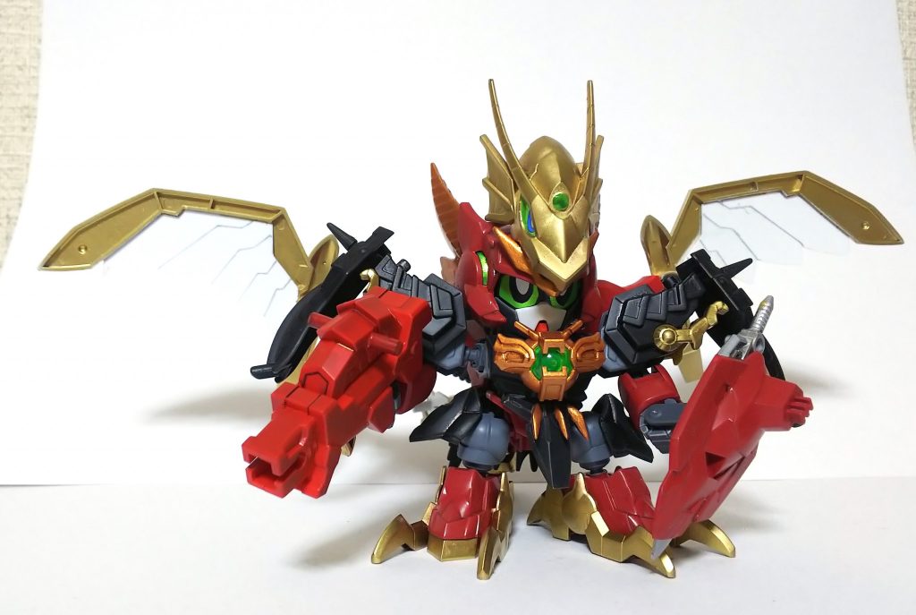 ドラゴンフュージョン!
超竜士ヴァルキランダー!
ガンドラゴンヘッドは頭に取り付けたくてこの形態にしました。
ストライク劉備の肩アーマーと胸アーマーで上半身をボリュームアップさせてます。