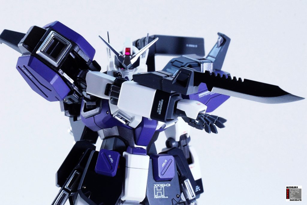 ヘビーアームズファンとしては最強武器として名高いアーミーナイフ。
なんか悪い虫がさわいで、研いでみました。無駄に紙くらいなら切れます。