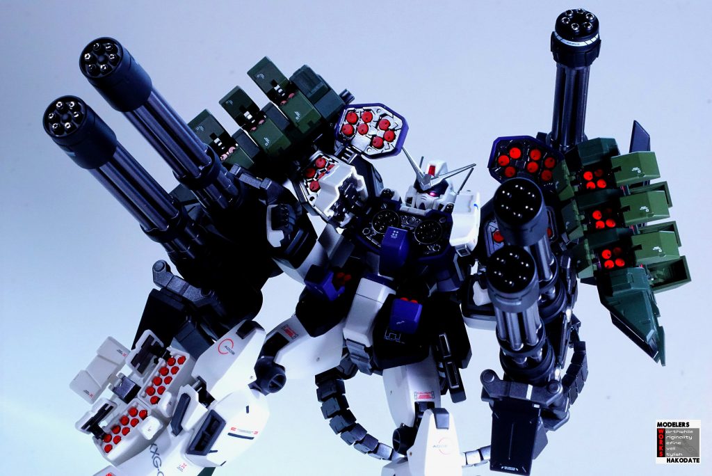 フルオープン。ロマンしかありません。
なんとなく数えてみたら、こいつのミサイルは200発以上でした。狂気です。