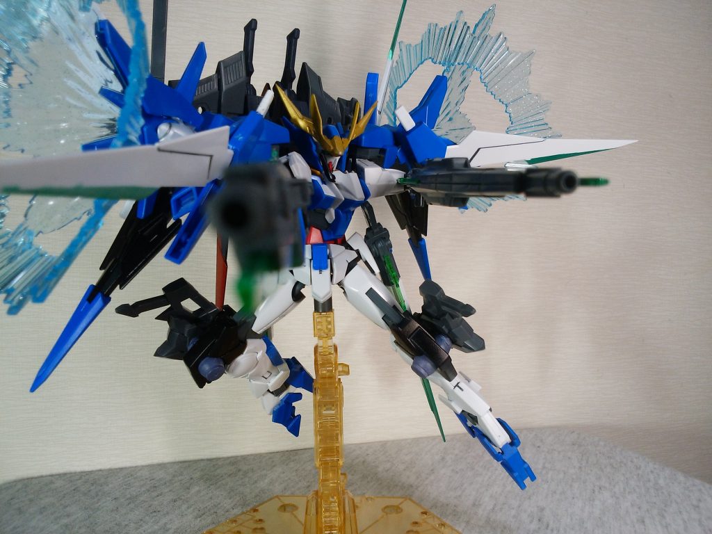 トランザム時は羽が展開する｡