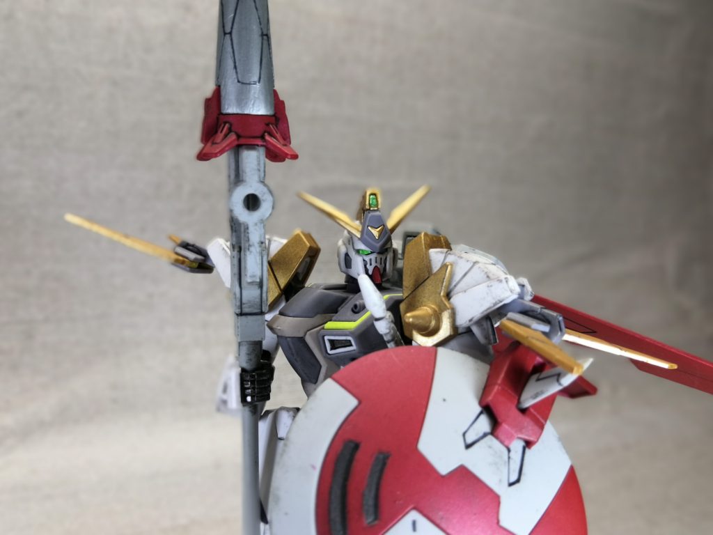 頭部センサーはラピーテープの
グリーンを切り出して貼り付け。

ツインアイはラピーテープのシルバーに
ダイソーのホロテープのグリーンを
重ねて切り出したものをはってます。