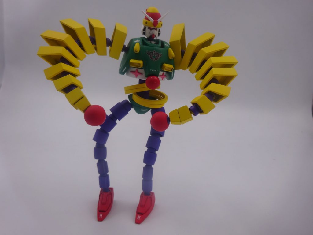 腕は多重関節になっており、ここまで曲げられます。
脚部は一部が二重蛇腹関節になっており可動範囲を広げています。
ハンドパーツは平手と指を引っ込めた握り手を用意しました。