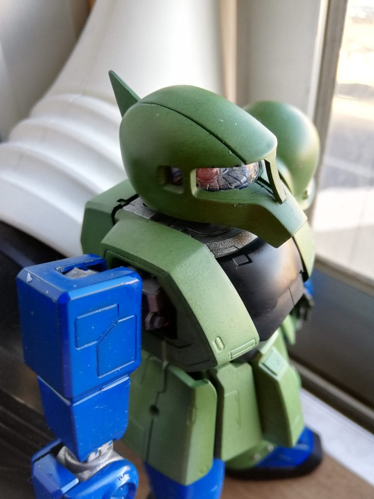 基本塗装のあとは、クレオスの油絵の具で墨入れ代わりに濃い色をモールドに流し込み、全体を同じくクレオスのウェザリングカラーでウォッシング。スポンジチッピングと平筆でのシルバリングなど。あとは各部少しづつリアルタッチマーカーで汚しを入れてます。