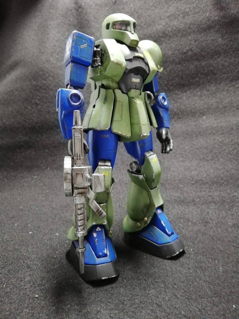 工作は基本的な合わせ目消しと、一部の厚ぼったい部分を薄くしたこと、メタルパーツの埋め込み、可動範囲を広げるための加工などです。仮組みしたときに「いけるやん!」と思ったので首以外の延長はなし。