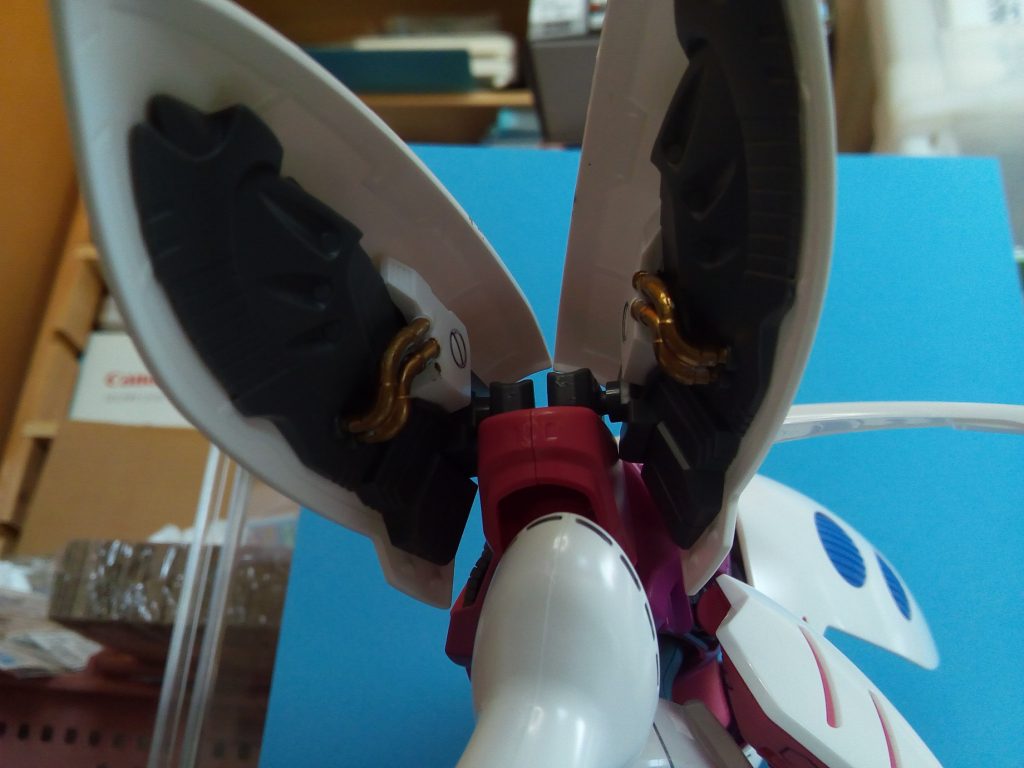 バインダー内のチューブはゴールドに!

今年最後の作品になりそうです。