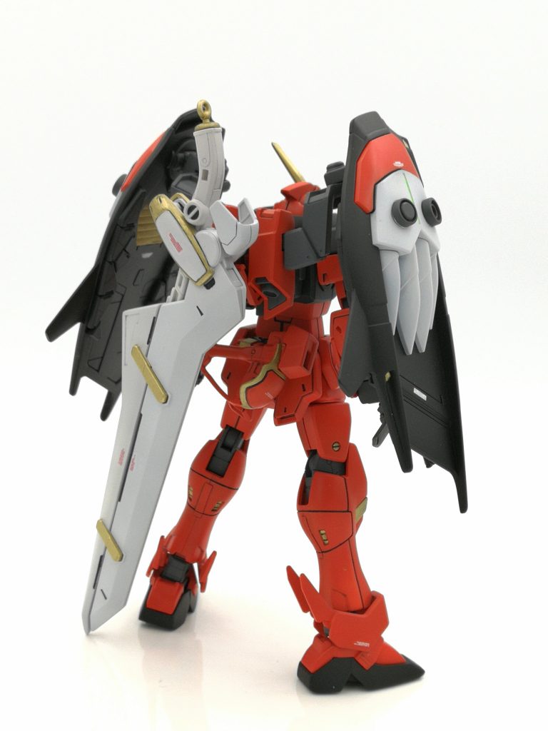 バックパックはRGOOガンダムから。3mm軸·穴で武器を装備できます。