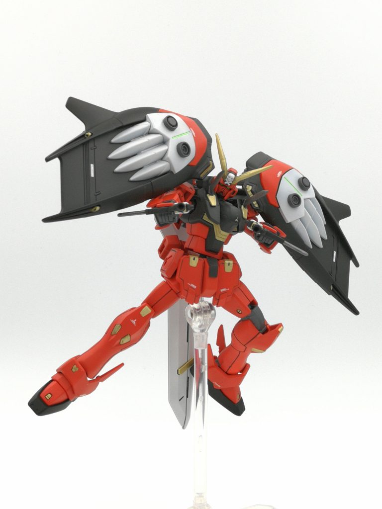 ■ガンピアッサー
小型の拳銃。威力は弱いが連射が可能です。下にヒートダガーがあり、接近戦で活躍します。