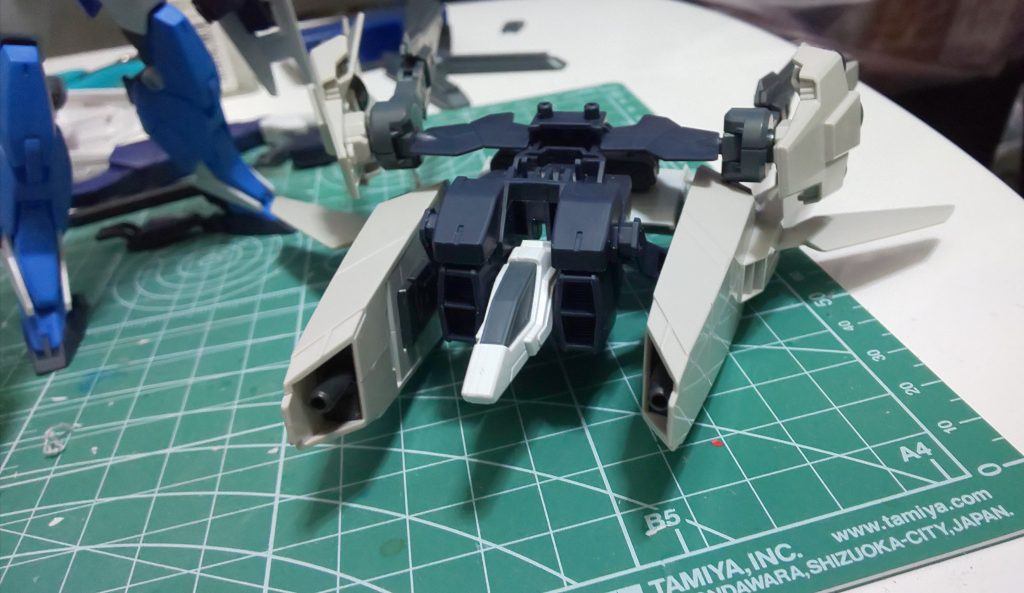 アースリーガンダムと分離して単独でも運用可能である