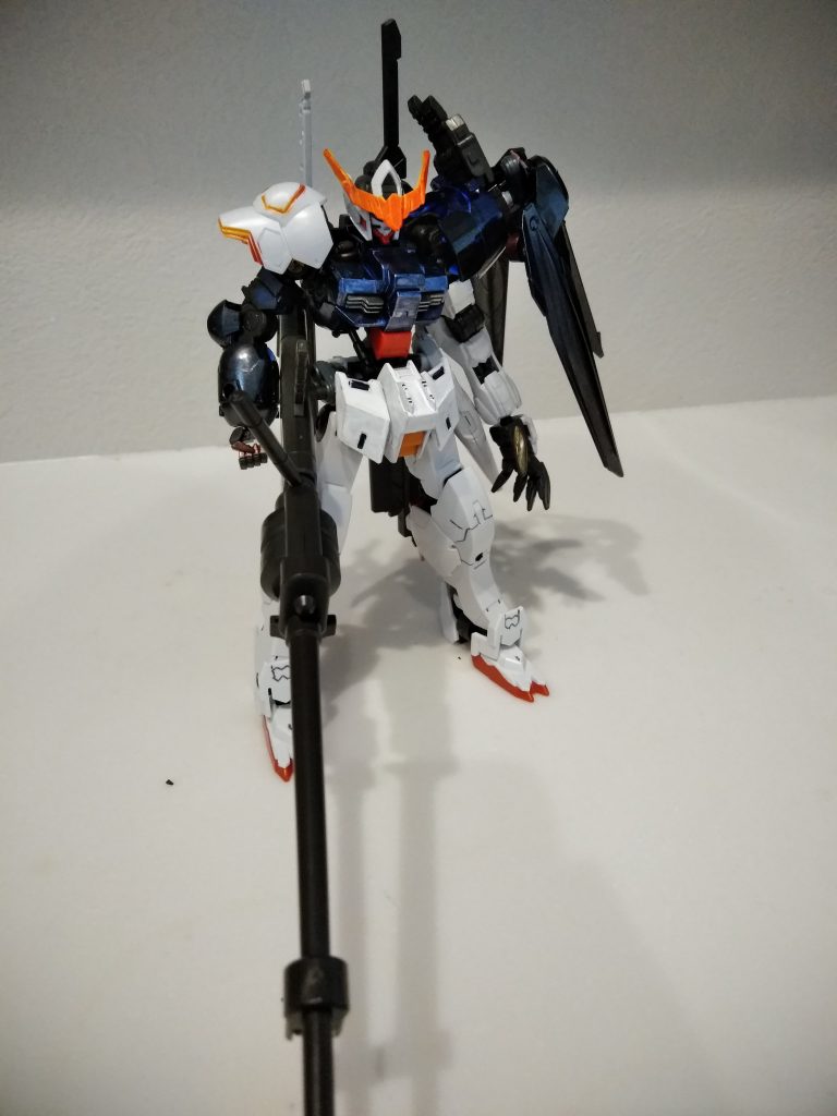 全装備
狙撃手イメージにアスタロトの210mm対物ライフルを腰に接続
肩部にマント型シールド・ハルファスを装備
特殊なアーマーから防御面と
鳥のような姿のガンダムハルファスを倒しそのパーツから作成されたという設定に