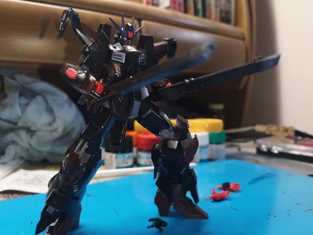 射撃武装その2
腰部レールキャノン
長距離からの狙撃が可能ではあるがブレが酷く､長距離からの狙撃を行う場合は手で持ち手を持っての狙撃が必要になる