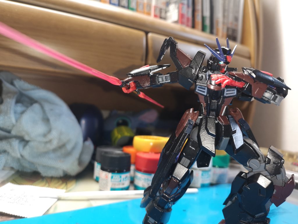 格闘戦用武装その2
ラケルタビームサーベル
フリーダムと同様の物を使用
腰部レールキャノンの上に配置されている
一刀流や二刀流､薙刀等の使用が可能で状況に応じた持ち替えが可能