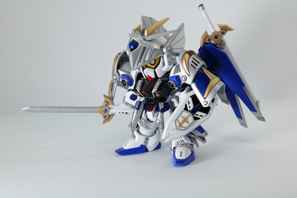 各部分の干渉等の為、首、腕、太もも、足首をそれぞれ2mmずつ延長しました。
リベットは1mmプラ棒を線香であぶって作りました。