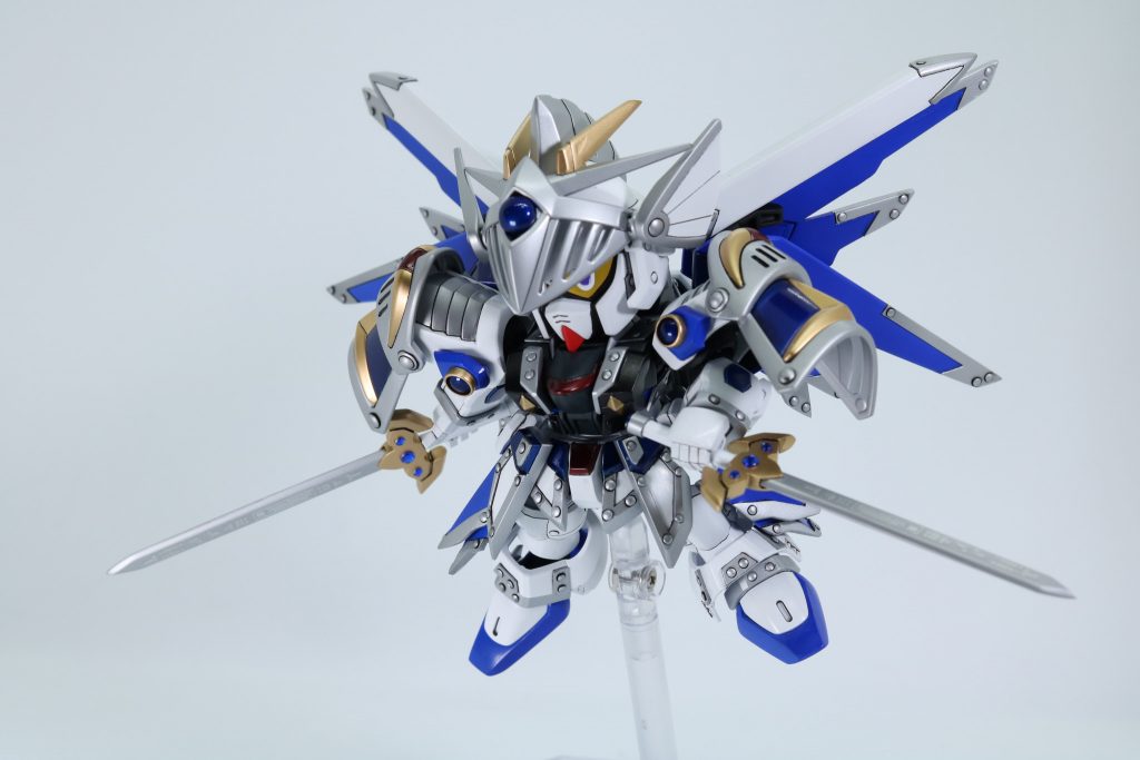 瞳をプラ板で作り磁石で付けているので、シード覚醒状態も付け替えるだけで変更できるようにしてあります。
剣の名前は魔法剣ラケルタ(そのまんま)です。