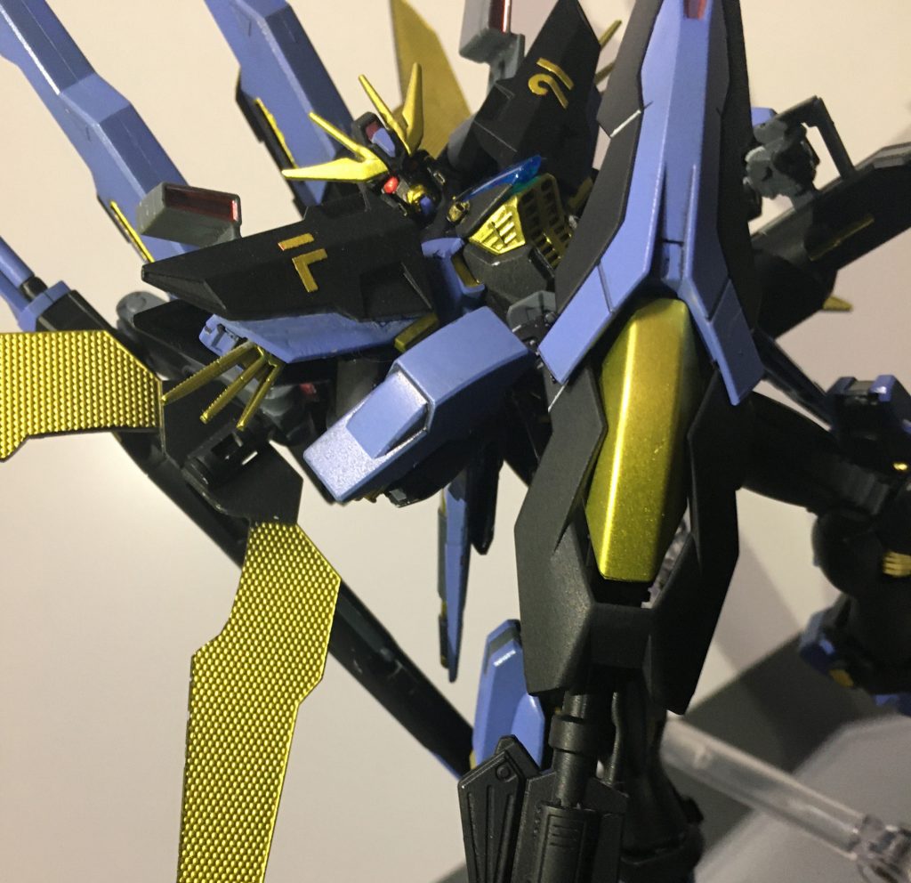 F91なのでしっかりオープンフェイス(差し替え)もあります。
ツインサテライトキャノンを4門は、無茶な装備であると自分でも思いますがガンプラは自由だ!ということで製作しました(製作途中でジェガンブラストマスターを組み立てましたが改めてみるとこの機体もなかなか……
とりあえずF91のオリジナルアイディアはあと3機ある(すでに一機はミキシングが終わってる)のでそれを形にしていけたらと思います