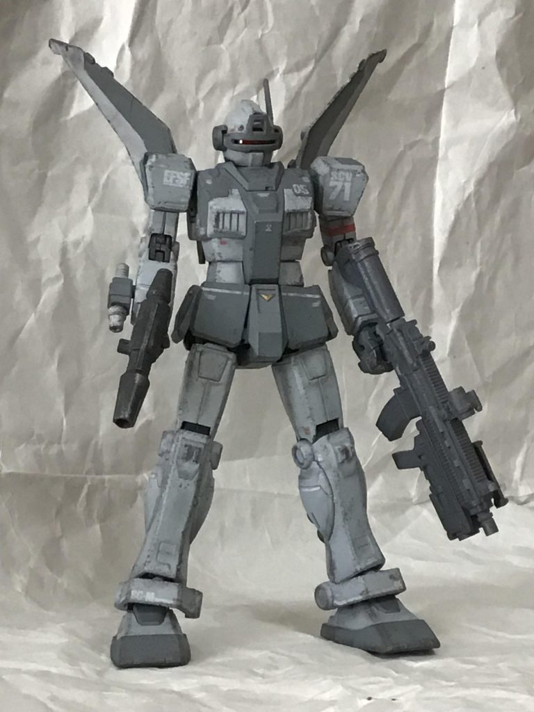 シールドは分解してウイングとして取り付けできます。
ビームサーベルホルダーは右腕に装着。無改造で付きます。
（池袋のヤマダ電機さんの展示品の真似です）