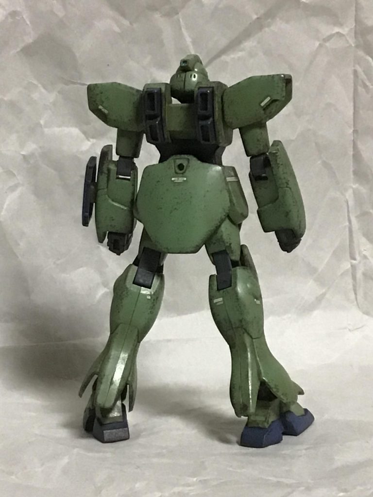 背面。左足に貼ったマーキングが半分なくなってる・・・。