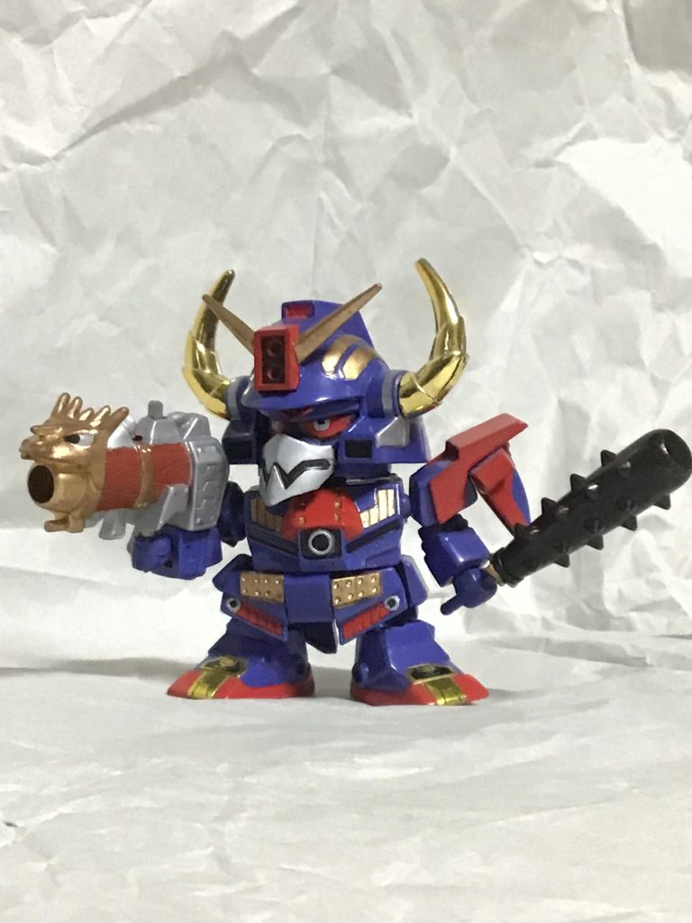 実は右ひじ内部が砕けてしまい、この角度固定です。。