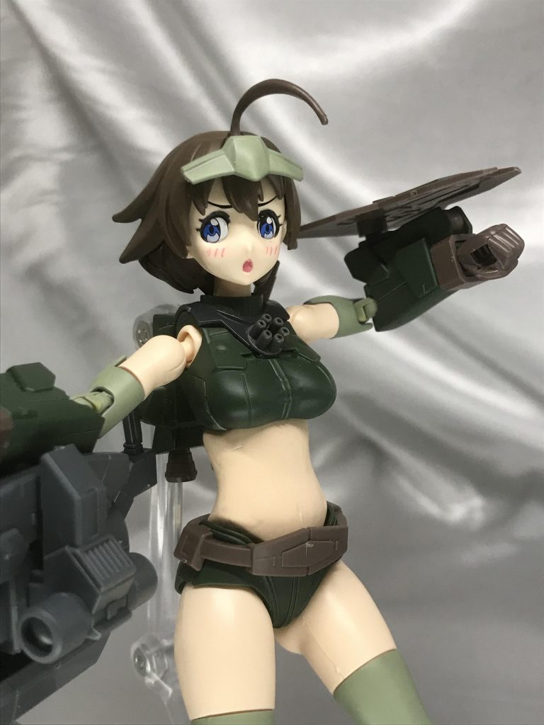 エアブラシを持ってないので、肌のパーツは筆塗りで肌色を集めに塗って、そっから2000番の紙やすりですべすべになるまで擦ってます。
リライズにもちょっと出てましたねナミさん。
私はその瞬間思わず声を上げました(笑