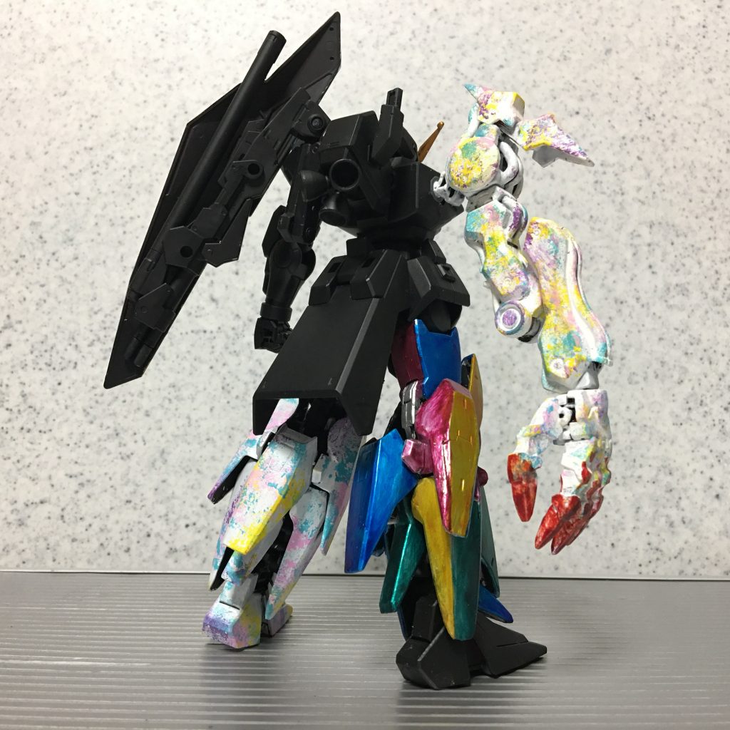 (   。・v・。)ノ 今回はゼルトザームという、異形なガンダムをキャンバスに、「対角線上の配色」「原宿ファッション」「悪魔的」な要素を取り入れてカラーリングしました。