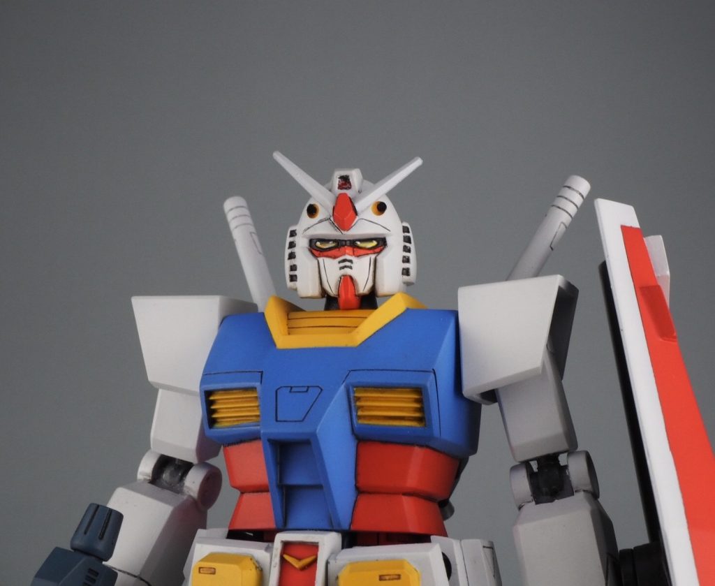 カメラアイは宝石塗りでイラストっぽい感じに。