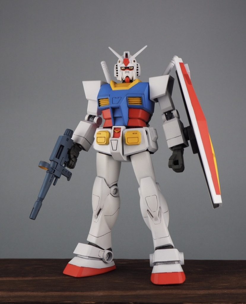 キットの頭部とライフルと手に交換したもの。