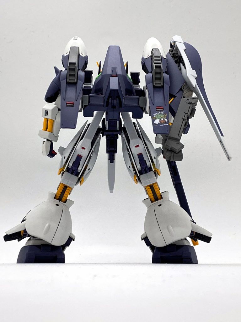 ウサギのパーソナルマークは自作(ねつ造)。厳密にはフルドドIIより本体につくべきなんですが、しっくりくる箇所がここしかなくて……。ハイザックIIの初代(Re-boot版はまた別)AOZ画稿に一番“近い”であろう武装と接続パーツの組み合わせを選んだつもりですが、組み合わせ数が無限すぎて正直自信がない。